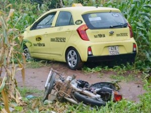 Tin tức trong ngày - Taxi tông chết cô gái mang thai 9 tháng