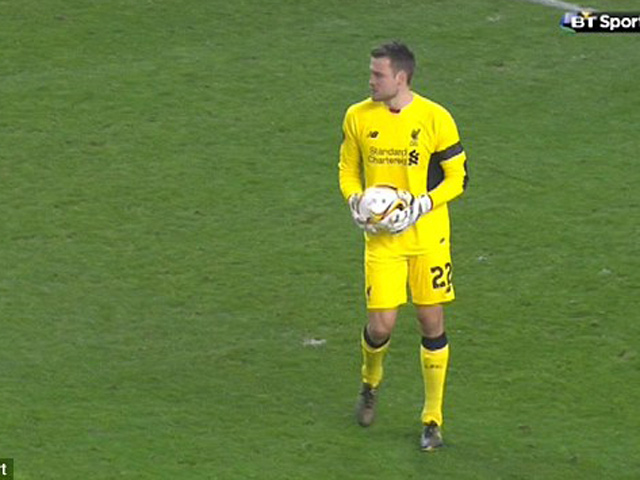 Bóng đá - Giữ bóng 22 giây, thủ môn Liverpool mắc lỗi nghiệp dư