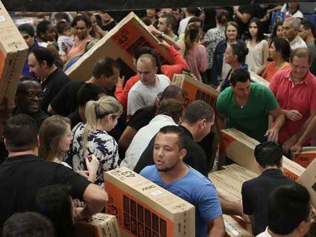 Thế giới - Dân Anh, Mỹ cuống cuồng tậu đồ giảm giá dịp "thứ 6 đen"