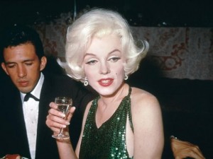 Đối thoại cùng Sao - Ngắm hình hiếm &quot;biểu tượng gợi cảm&quot; Marilyn Monroe