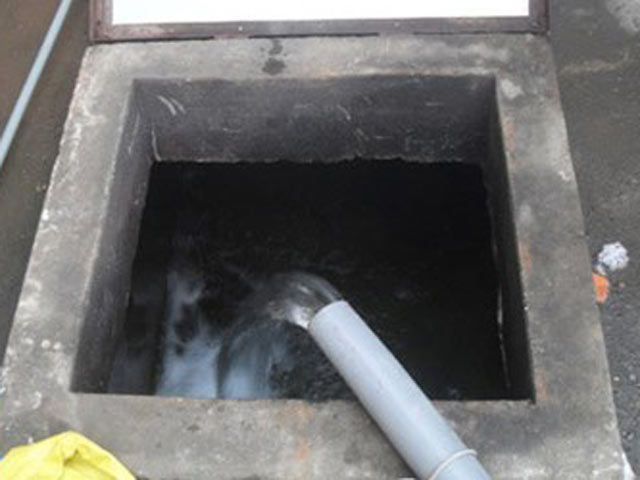 Pháp luật - Đổ thuốc diệt cỏ vào bể nước nhà em dâu