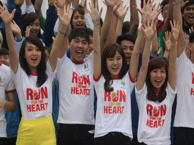 Người mẫu - Hoa hậu - Hot girl MU Tú Linh, hoa khôi bóng đá "Chạy vì trái tim"