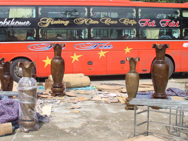 Pháp luật - Bắt xe khách giường nằm chở lượng lớn gỗ lậu quý hiếm