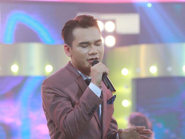 Ca nhạc - MTV - "Ca sĩ giấu mặt": Khắc Việt bị "bản sao" lấn lướt