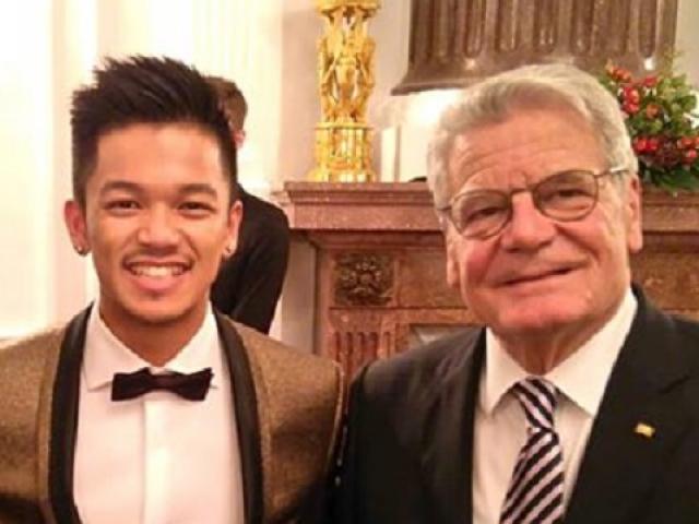 Mặt sau cánh gà - Trọng Hiếu được Tổng thống Đức mời dự tiệc