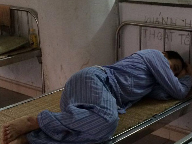 Nỗi lòng người làm nghề đối thoại với người điên