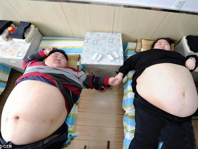 Phi thường - kỳ quặc - Cặp vợ chồng "khổng lồ" nặng hơn 420 kg