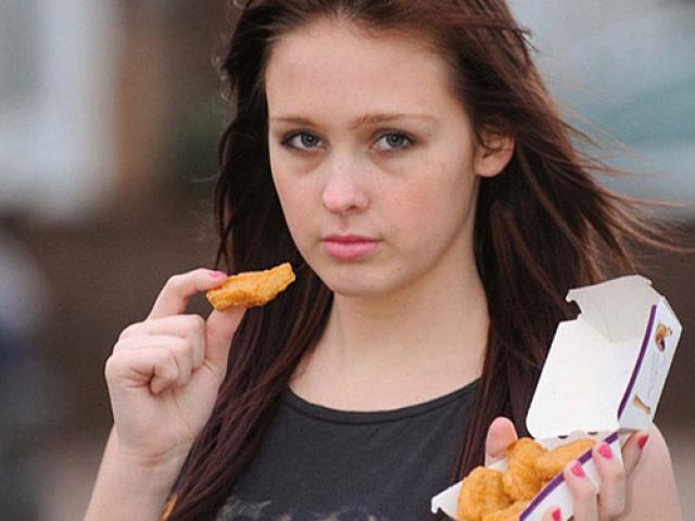 Chuyện lạ - Những "dị nhân" có thói quen ăn uống "bá đạo" nhất