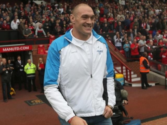 Bóng đá Ngoại hạng Anh - "Vua" boxing mới Fury là fan ruột của MU và Cantona