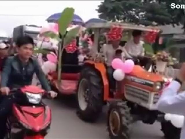 Bạn trẻ - Cuộc sống - "Hết hồn" trước xe rước dâu cắm cây chuối ở Nghệ An