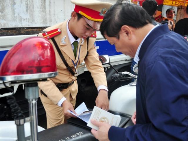 Tin tức trong ngày - Xử phạt qua camera: Xe biển xanh, biển đỏ dính phạt