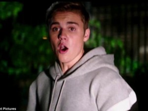 Giải trí - Justin Bieber bị ám sát trong phim đầu tay