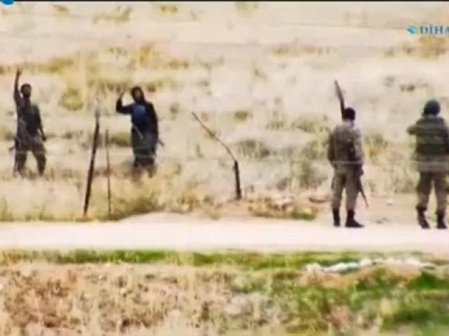 Thế giới - Video: Lính IS trò chuyện thân mật với quân Thổ Nhĩ Kỳ?