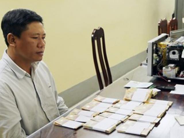 Pháp luật - Vừa ra tù đã bị khởi tố vì buôn tiền giả