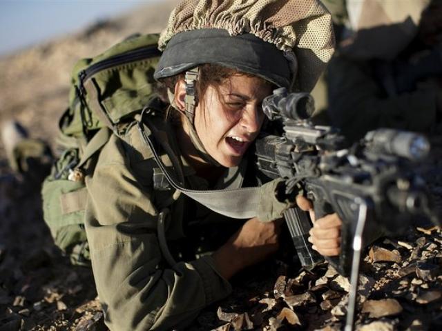 Thế giới - Quân đội Mỹ cho phép nữ chiến đấu như nam giới