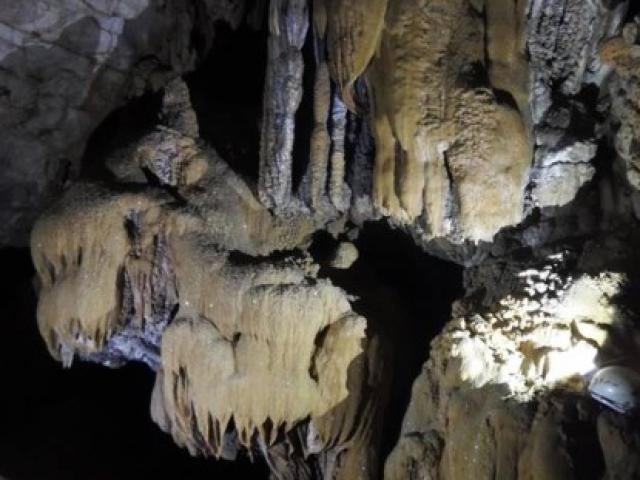 Phát hiện thêm 23 hang động ở vịnh Hạ Long