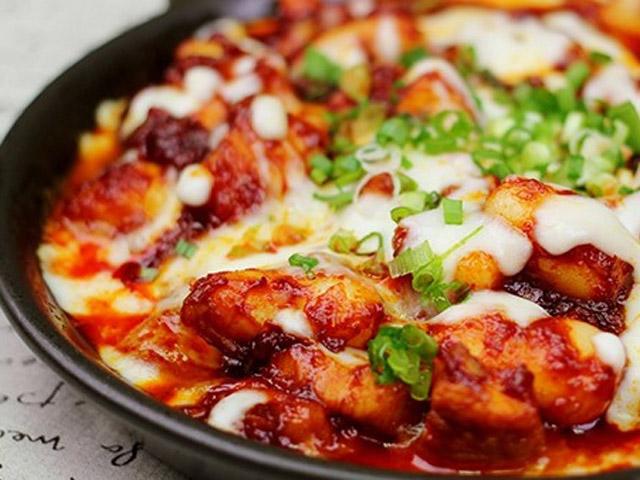 Ẩm thực - Cách làm gà cay phô mai kiểu Hàn đang gây sốt
