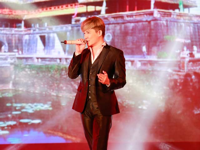 Ca nhạc - MTV - Nathan Lee gây ấn tượng với khả năng hát song ngữ