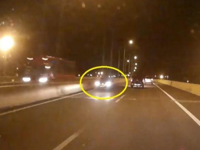 Tin tức Việt Nam - Truy tìm xe "ma" chạy ngược chiều trên cao tốc