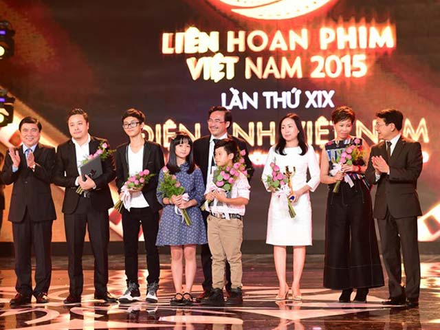 Ngôi sao điện ảnh - Phim "Hoa vàng cỏ xanh" bội thu giải thưởng ở LHP VN 19