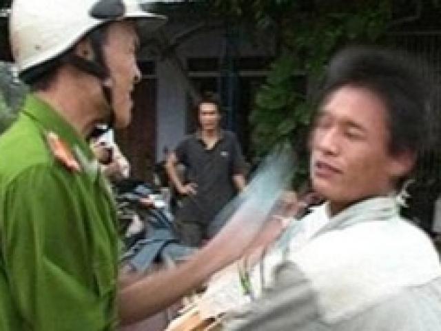 Pháp luật - Đình chỉ thượng úy công an xô xát với dân