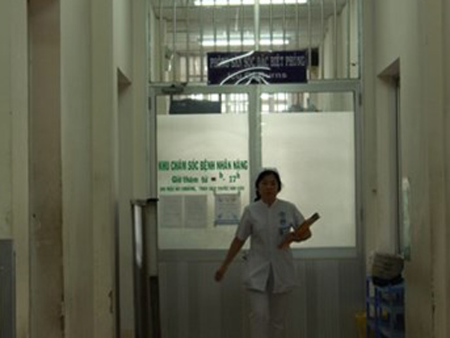 Pháp luật - Không chịu "nối lại tình xưa", cô gái bị tạt axit nguy kịch