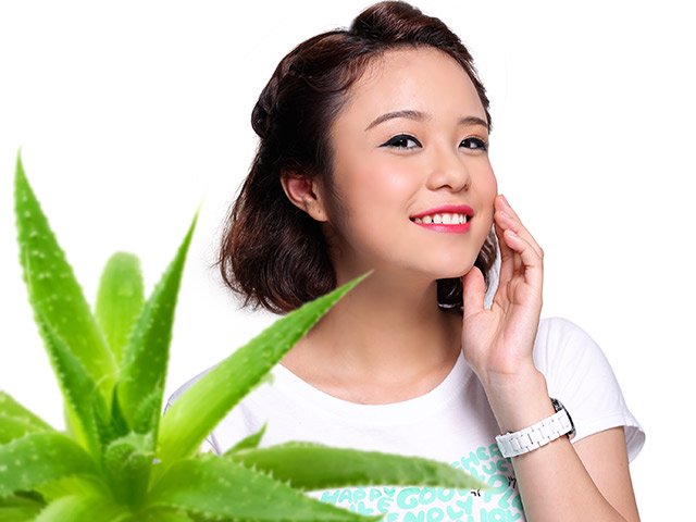 Làm đẹp - Tự chế dưỡng chất nuôi da từ lô hội và trà xanh