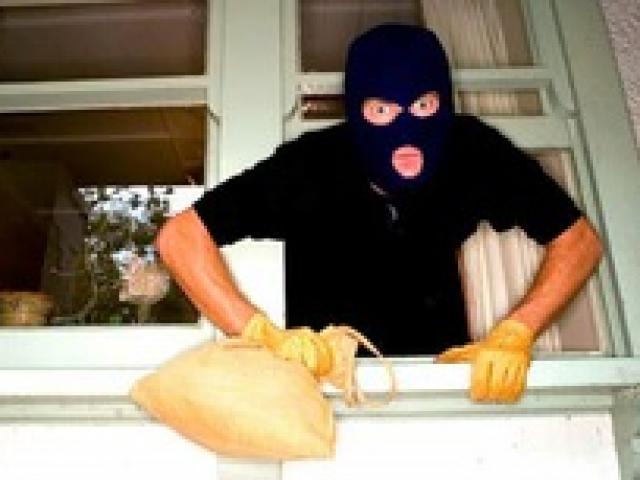 Tệ nạn xã hội - Cậu ấm dẫn bạn về nhà "khiêng" két sắt gần 1 tỉ