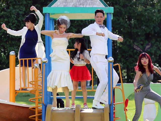 Giải trí - Bình Minh, Diễm My mặc đồ cưới nhảy "bá đạo"