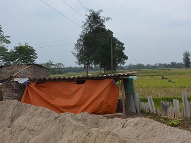 Tin tức trong ngày - Bên trong túp lều của nghi can vụ giết người ở Thạch Thất