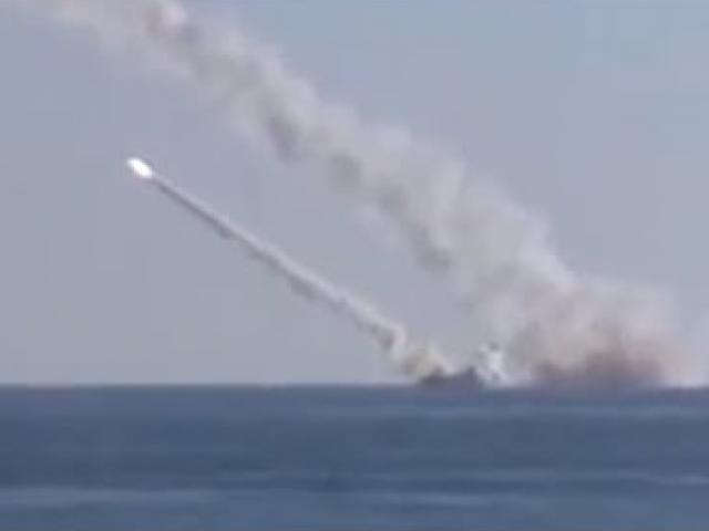 [Video] Tàu ngầm Kilo Nga bất ngờ bắn tên lửa diệt IS
