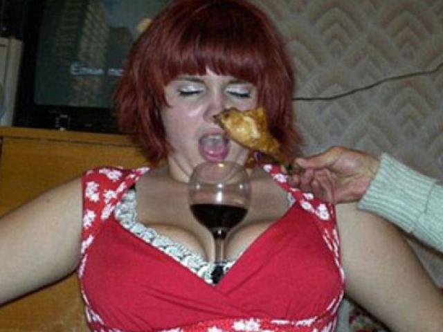 Chuyện lạ - "Hết hồn" với loạt ảnh giới thiệu trên trang web hẹn hò ở Nga