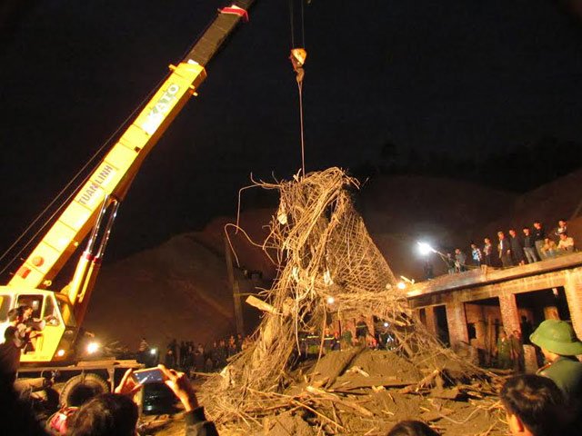 Tin tức trong ngày - Vụ sập cây xăng ở Hà Tĩnh: 2 người chết, 6 người bị thương