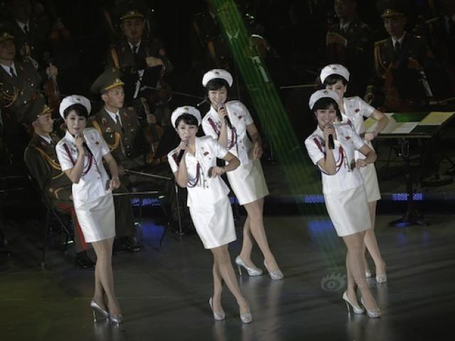 Thế giới - Ban nhạc nữ xinh đẹp của Kim Jong-un biểu diễn ở TQ