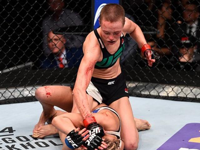 Thể thao - Tranh đai hạng lông, “Hoa khôi” UFC bị đánh bầm dập