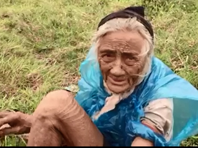 Gặp cụ bà 90 tuổi mò cua bắt ốc nuôi thân ở Hà Nội