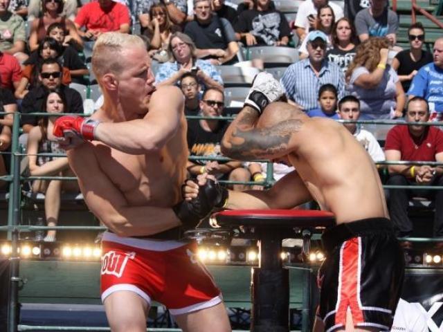 Thể thao - Choáng: Vật tay &amp; đánh lộn trò chơi cho "thứ dữ"