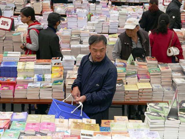 Tin tức trong ngày - 26% dân số VN không đọc sách: Tỷ lệ thực cao hơn nhiều?