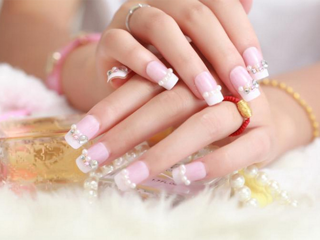 Làm đẹp - 5 bí quyết tẩy sạch nấm và làm trắng móng tay