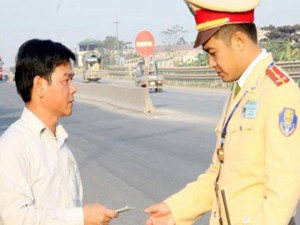Tin tức trong ngày - 5 km, 3 chốt cảnh sát giao thông