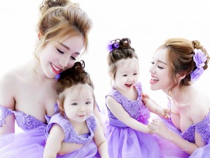 Bạn trẻ - Cuộc sống - Bộ ảnh đong đầy tình cảm của Elly Trần và con gái