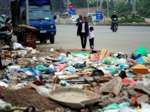 Tin tức trong ngày - HN: Đường nghìn tỷ chưa hoàn thiện đã thành bãi rác