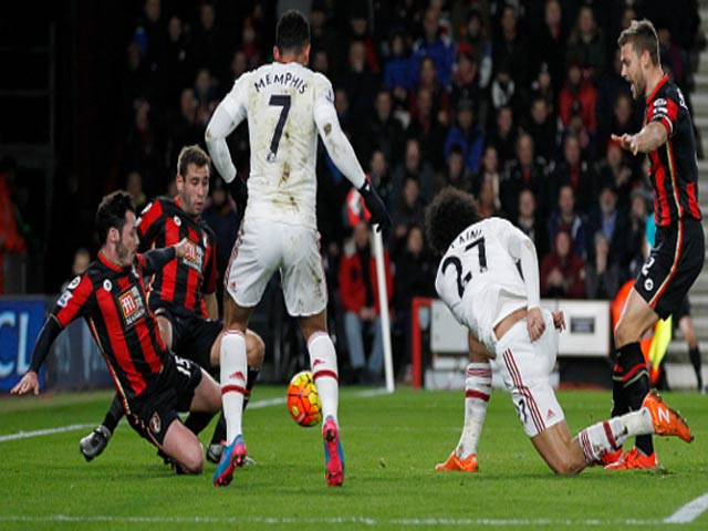 Bóng đá - Fellaini đi bằng... đầu gối ghi bàn cho MU
