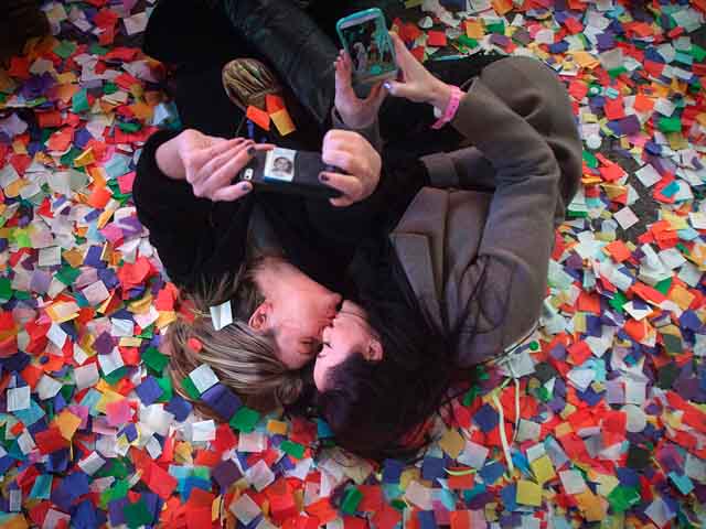 Thế giới - Những nụ hôn ngọt lịm, ý nghĩa nhất năm 2015