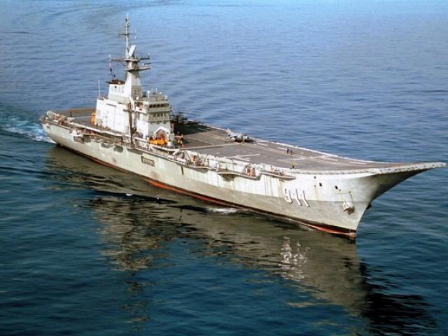 Thế giới - Thái Lan: Tàu sân bay bị "tước" sức mạnh quân sự