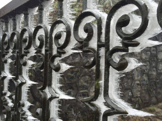 Tin tức trong ngày - Sa Pa: Băng giá phủ kín đèo Ô Quý Hồ