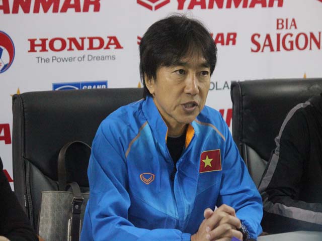 Bóng đá - HLV Nhật “phục” ông Miura, khen Công Phượng nức nở