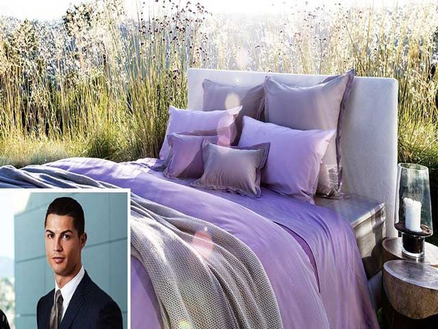 Bóng đá - Ronaldo chi 600 triệu đồng cho… khăn trải giường