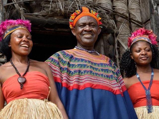 Phi thường - kỳ quặc - Khám phá “vương quốc” của vị vua có 100 bà vợ