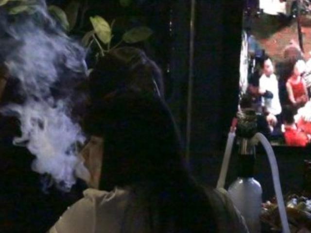 Pháp luật - Đột kích nhà hàng cho khách hút shisha trái phép